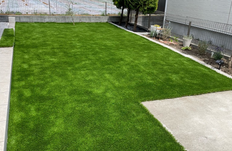 秦野でハイクオリティ人工芝にするなら、芝キング湘南へ!丁寧な施工とコストパフォーマンス最高の株式会社ゼンシンへ